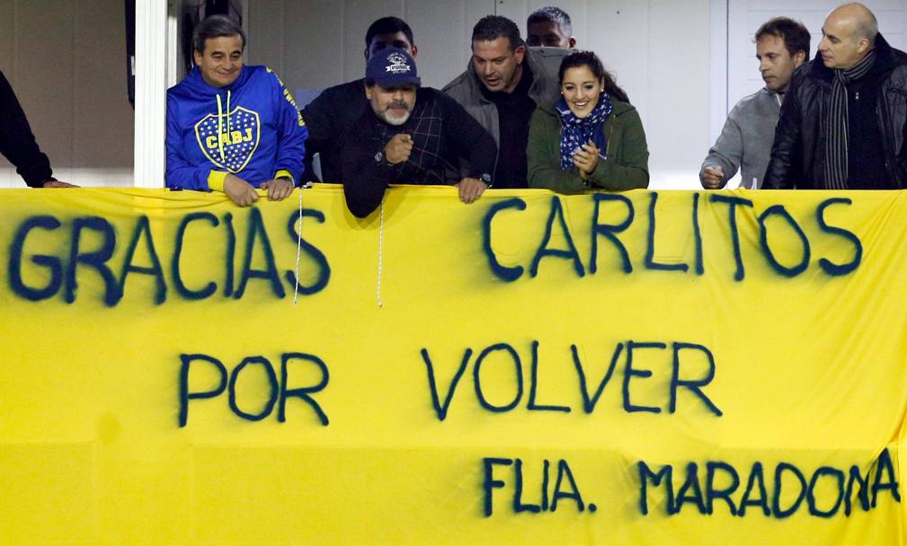Il saluto di Diego Armando Maradona (Reuters)